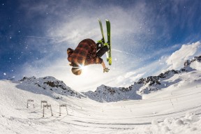 中国九游体育-“新都兴城垒球赛：精彩对抗，精彩无限”